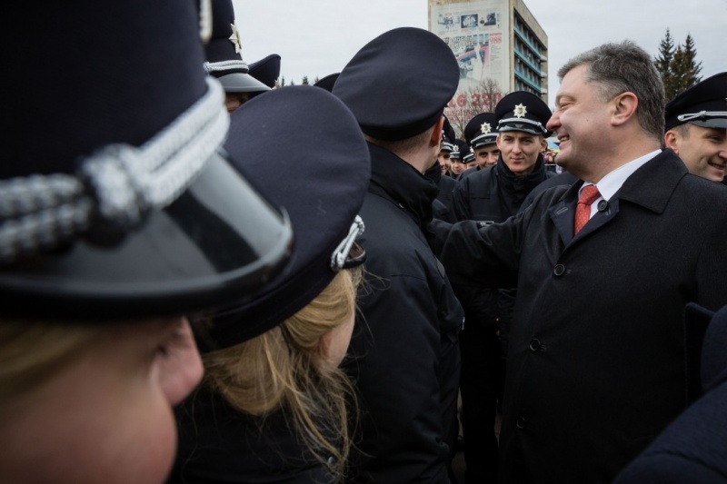 На сайті президента показали рік Порошенко у фотографіях