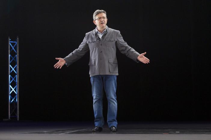 Во Франции голограмма политика заявила об участии в выборах президента