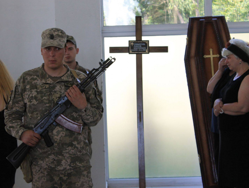 В Івано-Франківську попрощалися з українським бійцем (фото, відео)