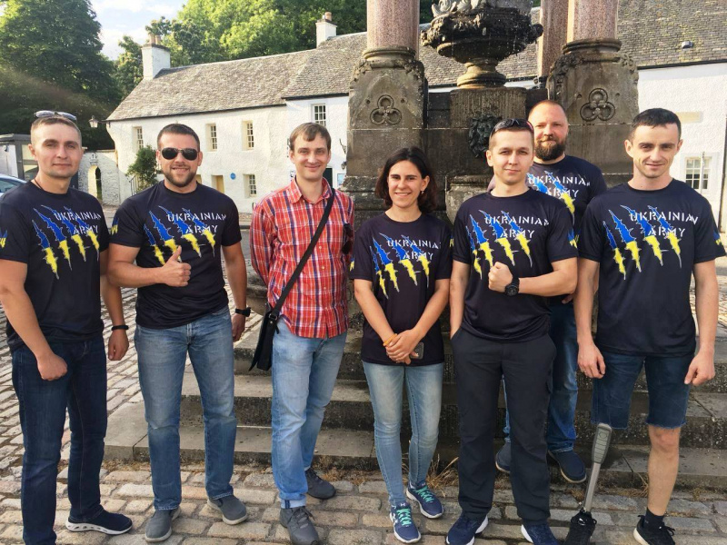 Українські десантники зайняли перше місце на марш-кидку в Британії (фото)