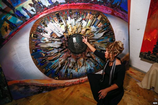 У Києві проходить виставка картин про АТО, створених з гільз