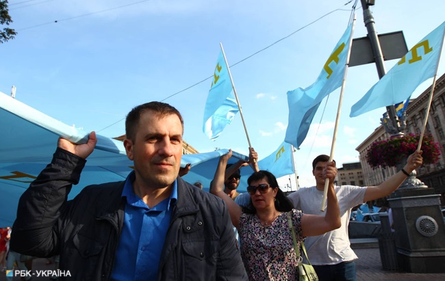 День кримськотатарського прапору: як пройшла щорічна хода (фоторепортаж)