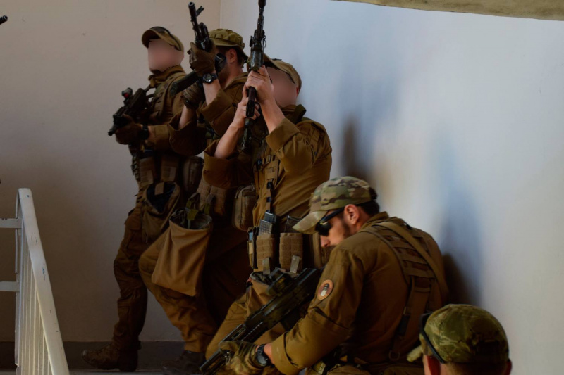 У мережі показали вражаючі навчання українських спецназівців (фото)