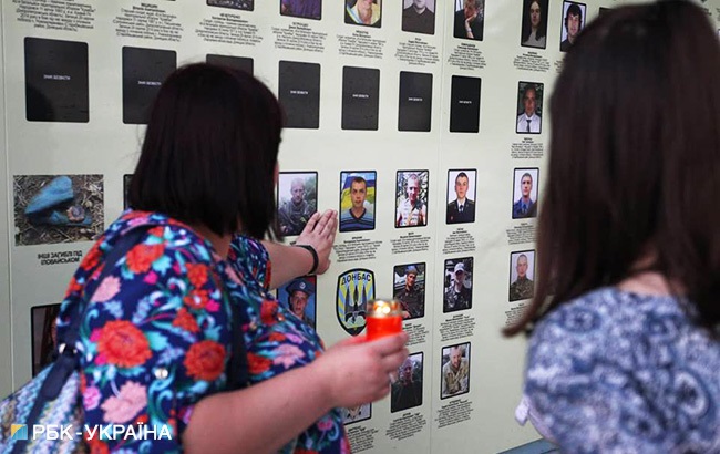 У Києві пройшла акція пам'яті жертв катастрофи літака ІЛ-76 (фоторепортаж)