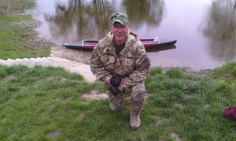 "Нужно встретить достойно": в сети разгорелся скандал из-за бойца АТО с триколором (фото)