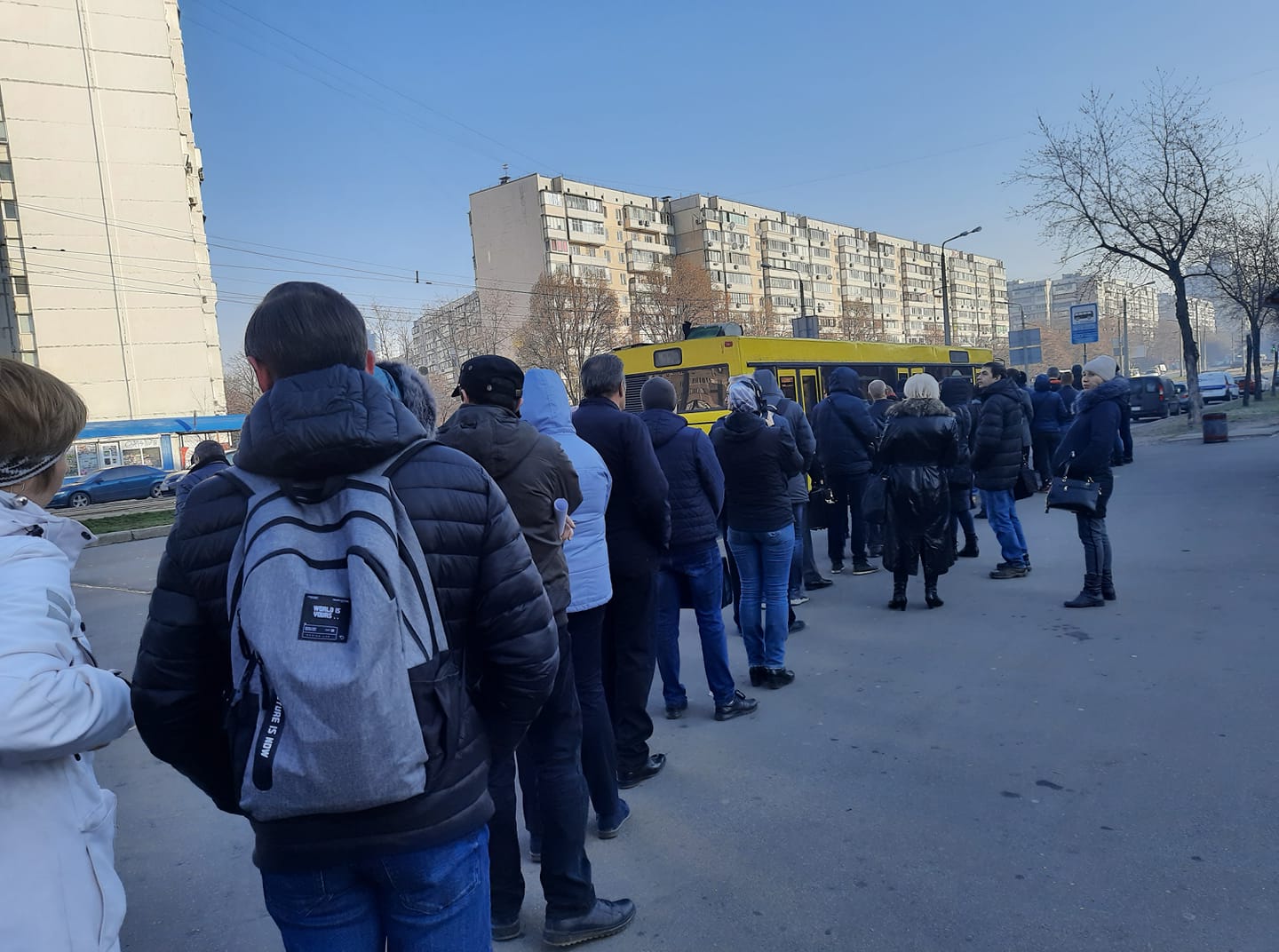 Україна занурилася в транспортний колапс: по 10 людей і всі в масках