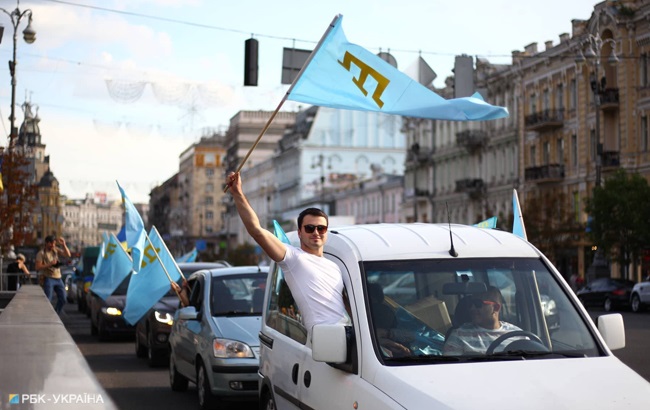 День кримськотатарського прапору: як пройшла щорічна хода (фоторепортаж)