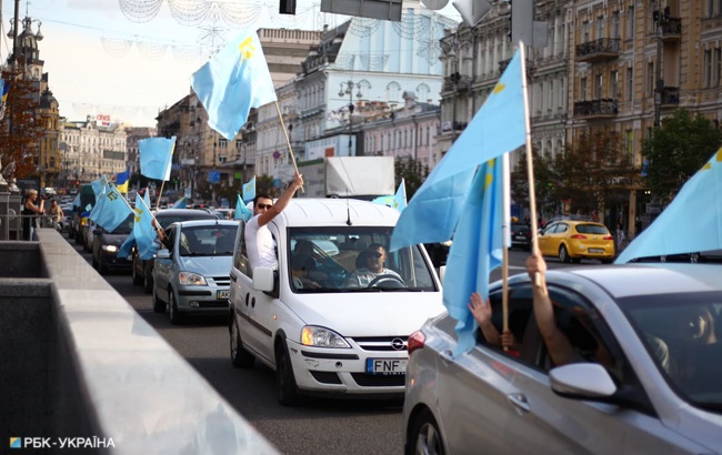 День кримськотатарського прапору: як пройшла щорічна хода (фоторепортаж)