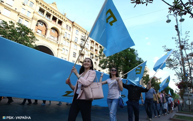 День кримськотатарського прапору: як пройшла щорічна хода (фоторепортаж)
