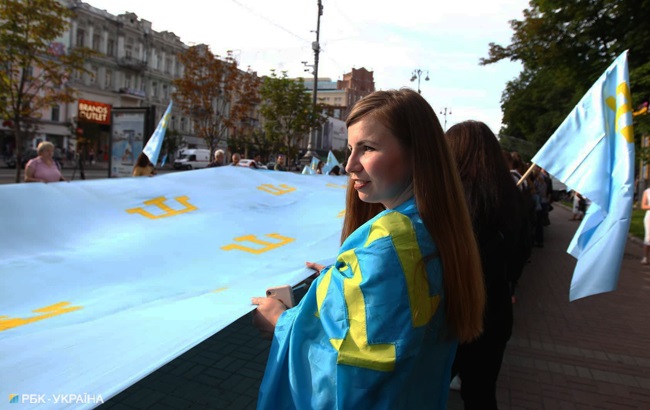 День кримськотатарського прапору: як пройшла щорічна хода (фоторепортаж)