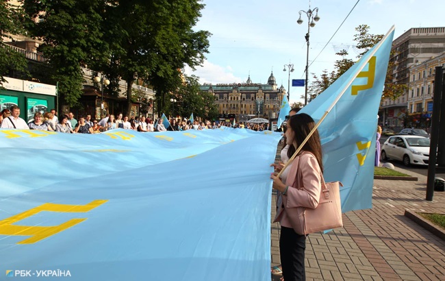 День кримськотатарського прапору: як пройшла щорічна хода (фоторепортаж)