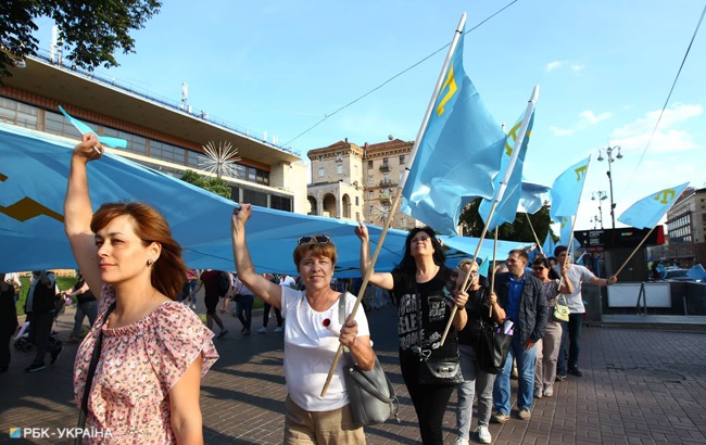 День кримськотатарського прапору: як пройшла щорічна хода (фоторепортаж)