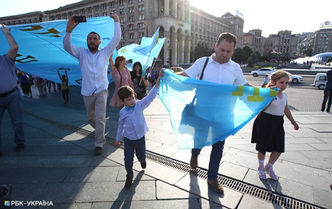 День кримськотатарського прапору: як пройшла щорічна хода (фоторепортаж)
