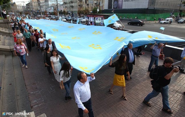 День кримськотатарського прапору: як пройшла щорічна хода (фоторепортаж)