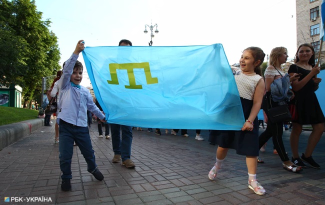 День кримськотатарського прапору: як пройшла щорічна хода (фоторепортаж)