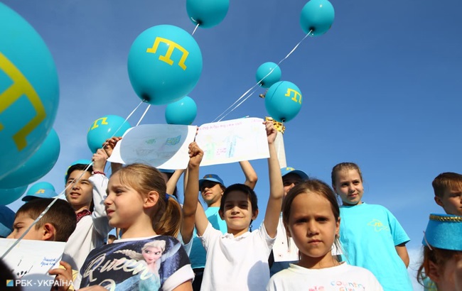 День кримськотатарського прапору: як пройшла щорічна хода (фоторепортаж)