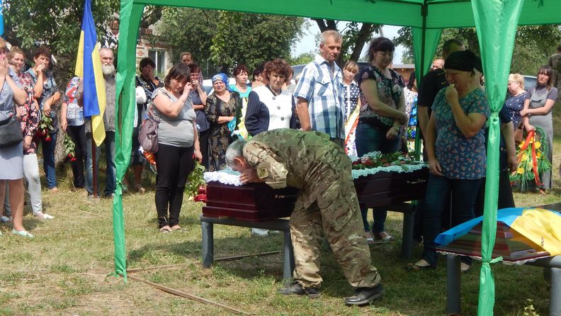 В Сумской области провели в последний путь 20-летнего воина (фото)