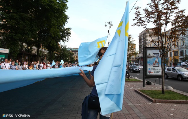 День кримськотатарського прапору: як пройшла щорічна хода (фоторепортаж)