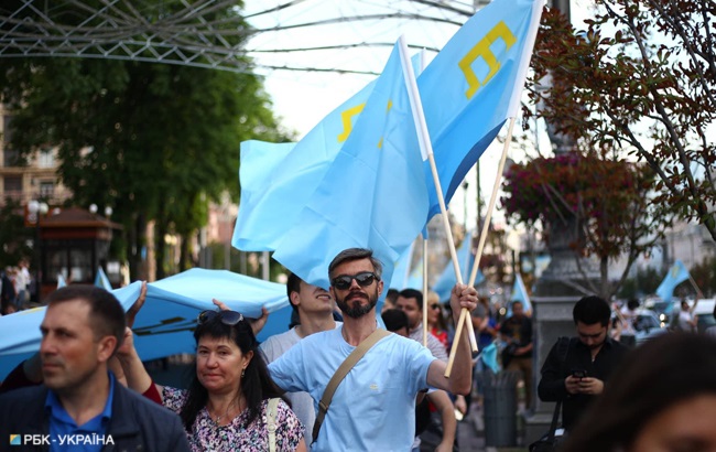 День кримськотатарського прапору: як пройшла щорічна хода (фоторепортаж)