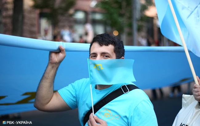 День кримськотатарського прапору: як пройшла щорічна хода (фоторепортаж)