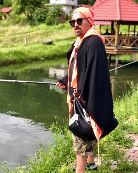 "Полювання на дику форель": стильний Коляденко відправився на рибалку