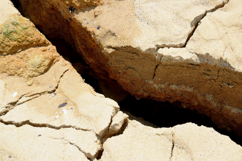 "Не варто їхати сюди відпочивати": під Одесою зійшов сильний зсув (фото, відео)