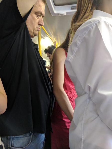 У Києві прямо в маршрутці "засікли" збоченця (відео)