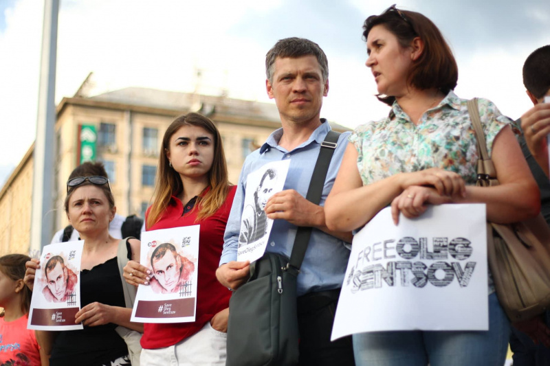 День народження Олега Сенцова: в Києві проходить акція на підтримку політв'язня (фоторепортаж)