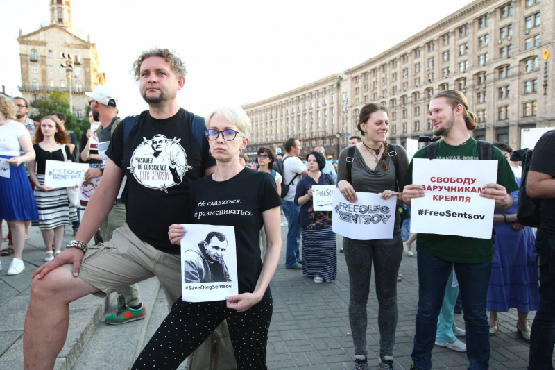 День народження Олега Сенцова: в Києві проходить акція на підтримку політв'язня (фоторепортаж)