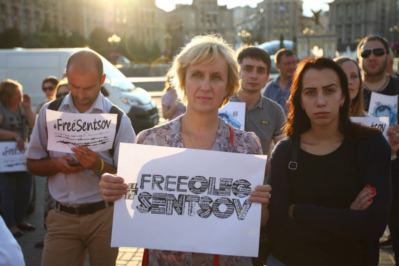 День народження Олега Сенцова: в Києві проходить акція на підтримку політв'язня (фоторепортаж)