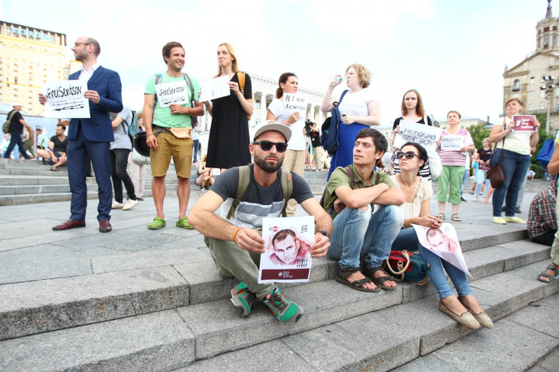 День народження Олега Сенцова: в Києві проходить акція на підтримку політв'язня (фоторепортаж)