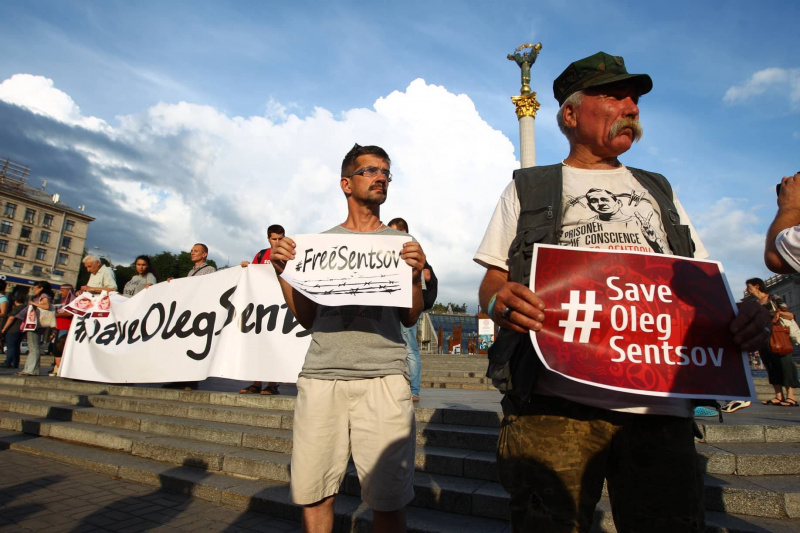 День народження Олега Сенцова: в Києві проходить акція на підтримку політв'язня (фоторепортаж)