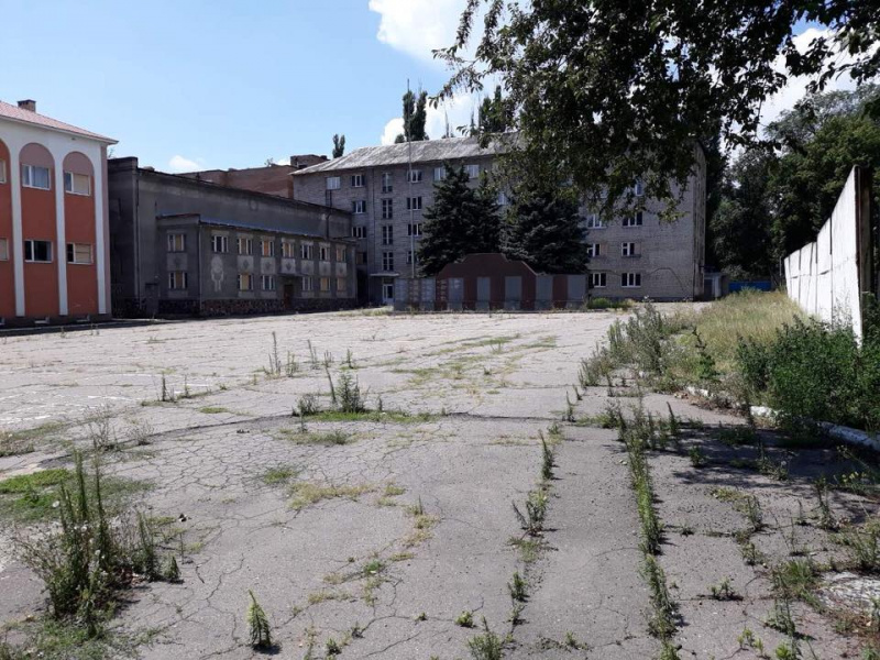 "Вперед у минуле": в мережі показали, у що окупанти перетворили вуз в Донецьку (фото)