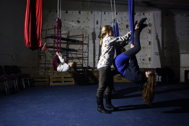 Ходьба по канатам, битье тарелок и другие активности: как в Киеве прошел "Антистресс Фест" (фоторепортаж)