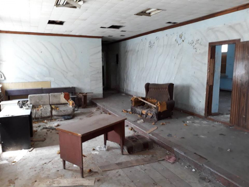 "Вперед у минуле": в мережі показали, у що окупанти перетворили вуз в Донецьку (фото)