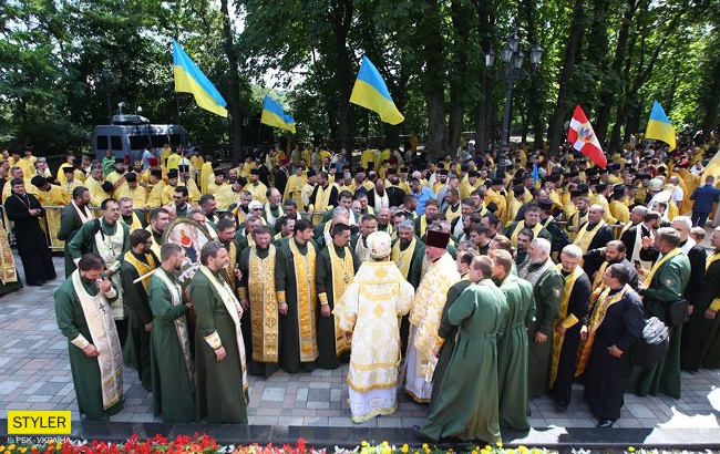 Крестный ход УПЦ КП в Киеве: яркий фоторепортаж с мероприятия