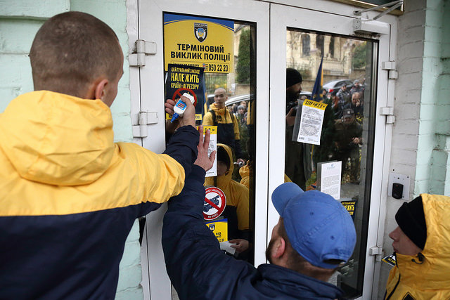 "Бариги і шарлатани": "Азов" влаштував у Києві гучну акцію протесту (фоторепортаж)