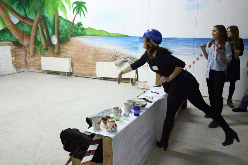 Ходьба по канатам, битье тарелок и другие активности: как в Киеве прошел "Антистресс Фест" (фоторепортаж)