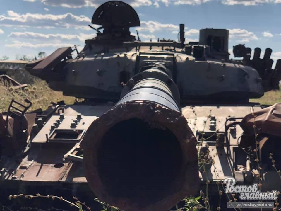 Ни с кем не воюем: появились фото кладбища военной техники под Ростовом