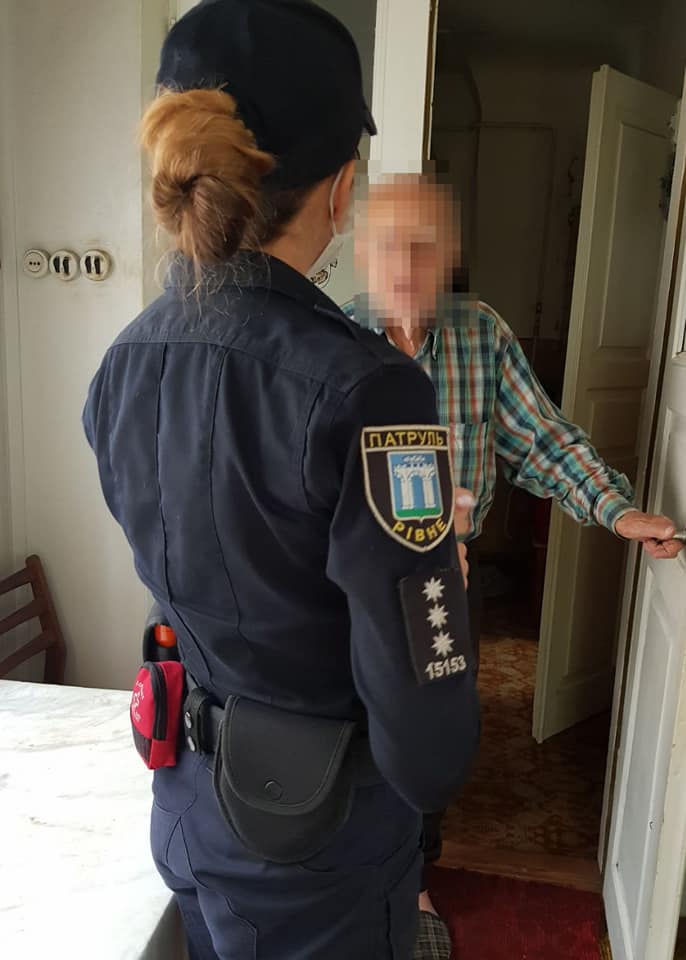Дідусь з Рівного викликав "копів", бо не мав грошей на їжу: діти кинули напризволяще