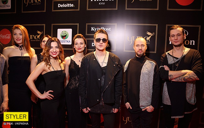 YUNA 2018: фоторепортаж с красной дорожки музыкальной премии