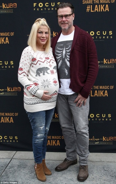 Появились фото беременной звезды "Беверли Хиллз"