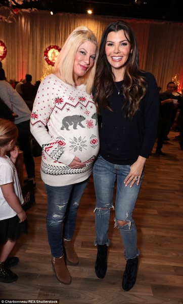 Появились фото беременной звезды "Беверли Хиллз"