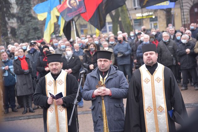 У містах України яскраво та незвично відзначили день народження Бандери: як це було