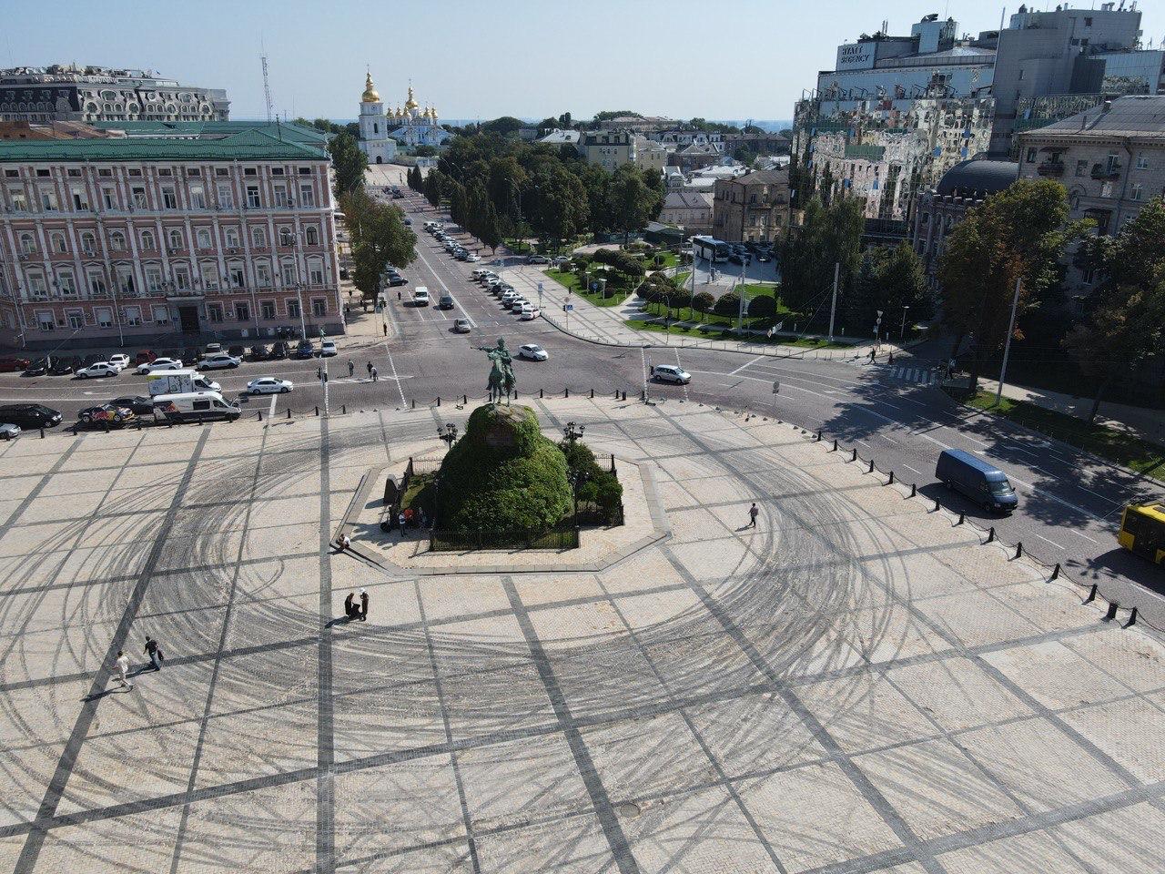 Alyona Alyona влипла в скандал через дрифт в центрі Києва: організаторам "світить" строк (відео)