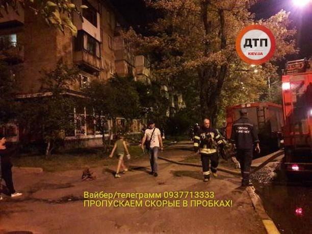 "Під носом у поліції?": у мережі висловилися про підпал магазину і побиття продавця у Києві (фото потерпілого)