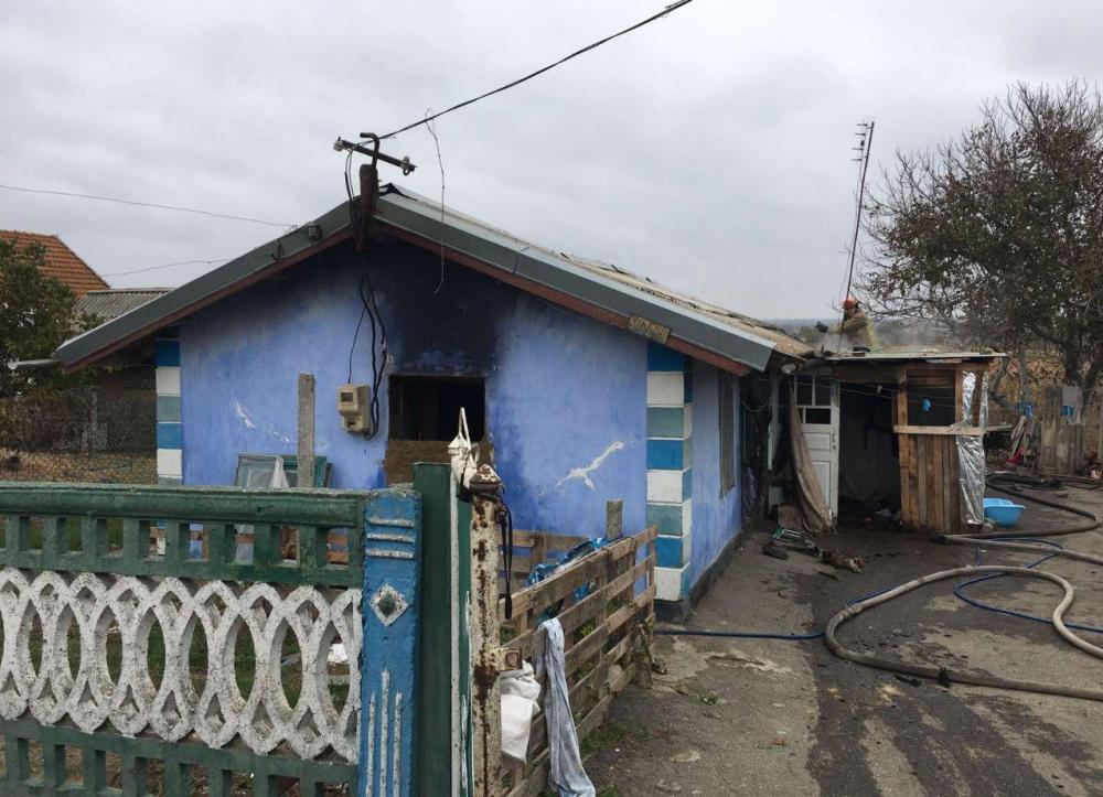 Під Одесою двоє малюків загинули через пожежу: батьки залишили їх самих удома