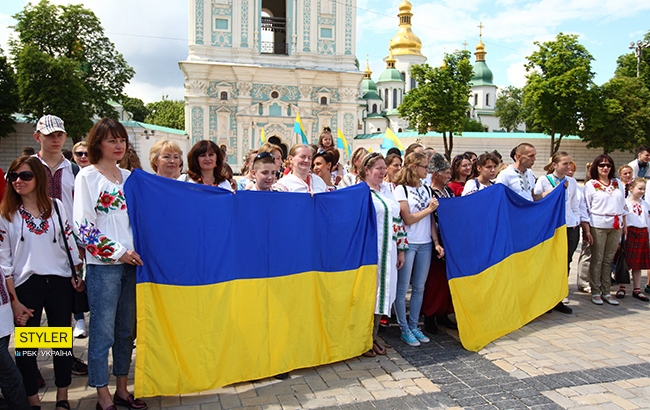 В Киеве прошел юбилейный мегамарш вышиванок: яркие фото