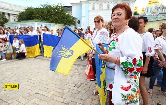 В Киеве прошел юбилейный мегамарш вышиванок: яркие фото