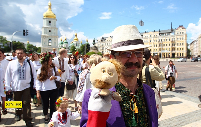 В Киеве прошел юбилейный мегамарш вышиванок: яркие фото
